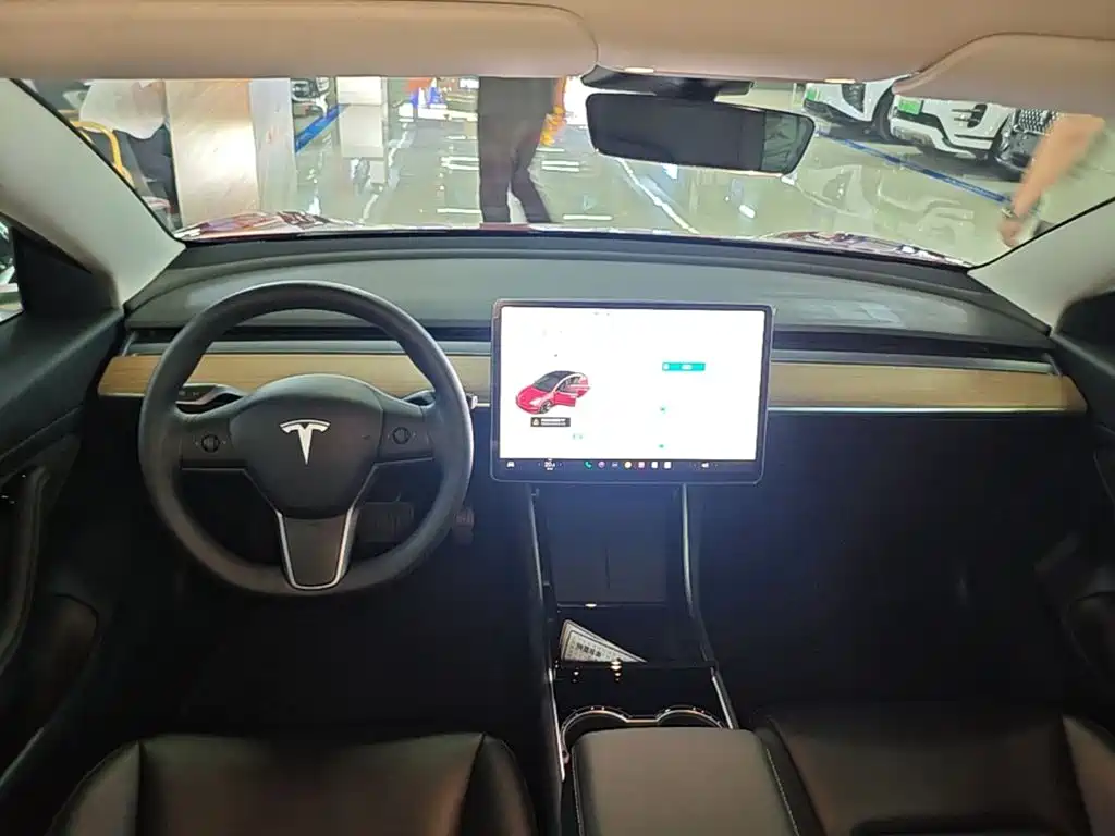 Tesla Model 3 — миниатюра 10