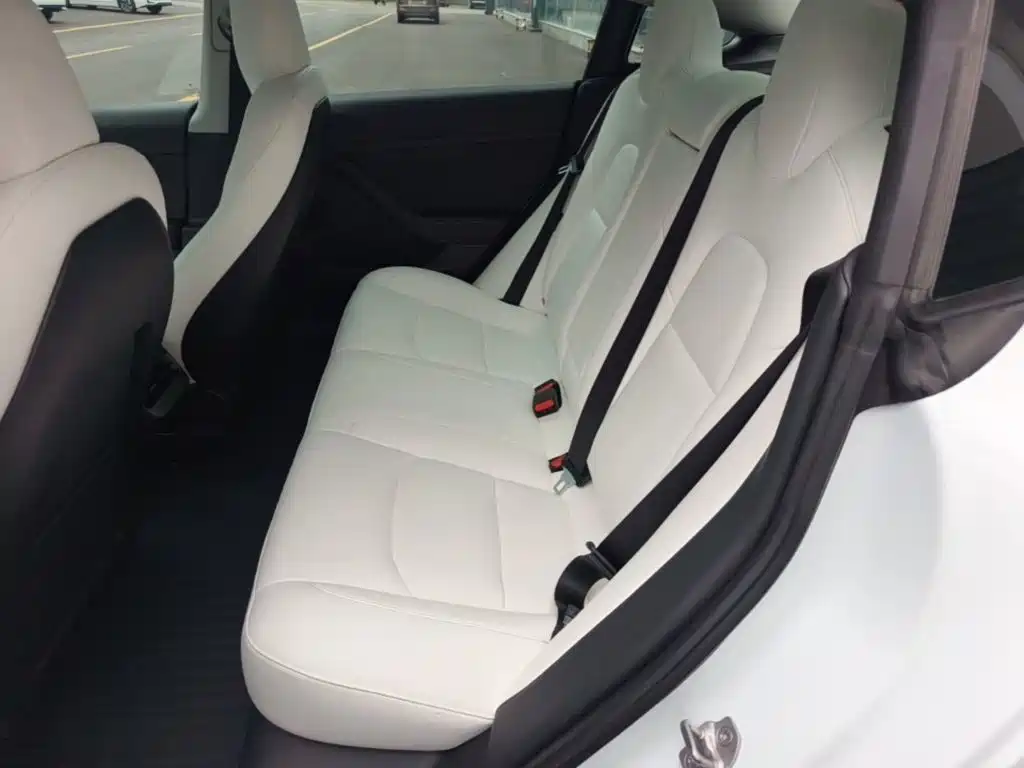 Tesla Model 3 — миниатюра 17