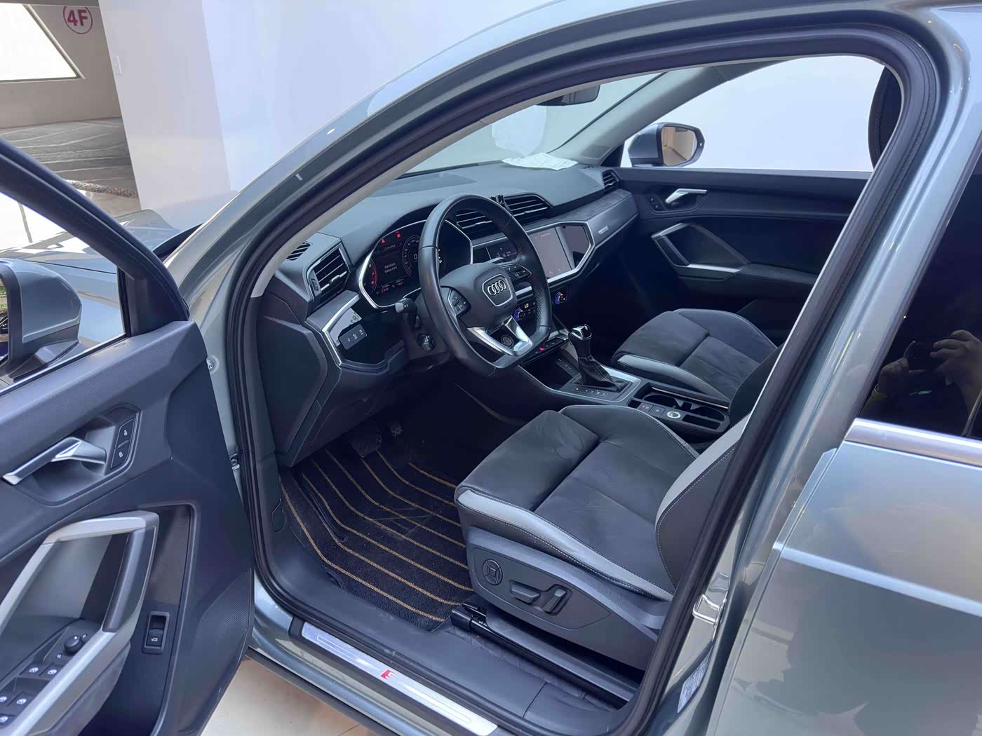 Audi Q3 1.4 л 2023 г. Зелёный, пробег 31000 км