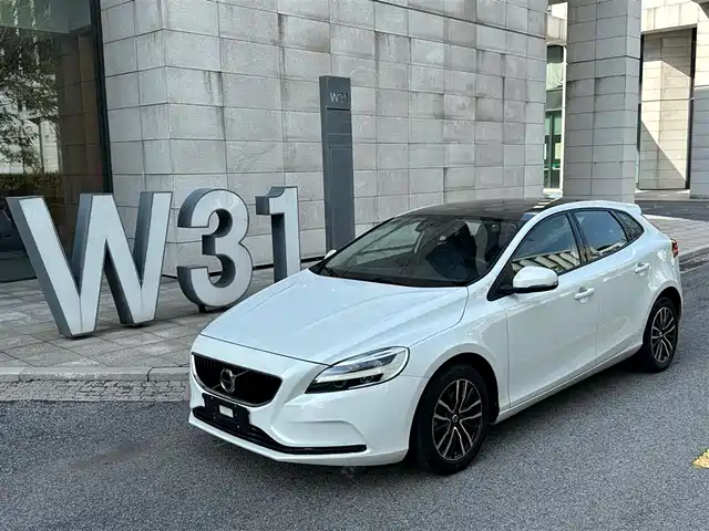 volvo v40