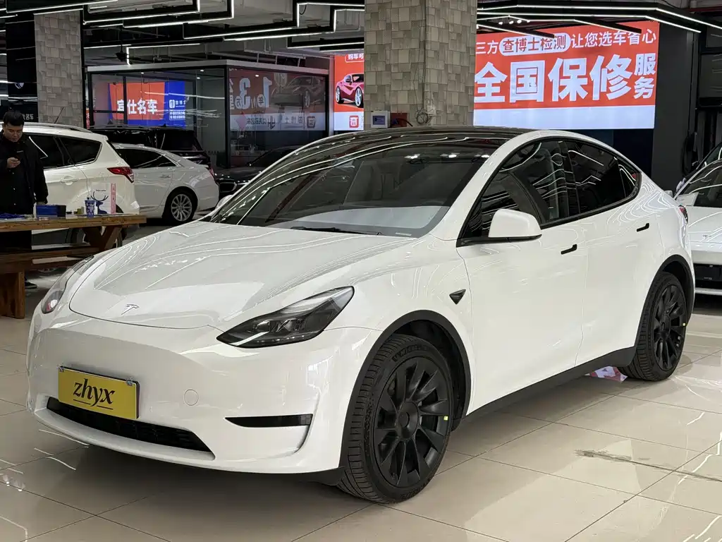 Tesla Model Y 2024