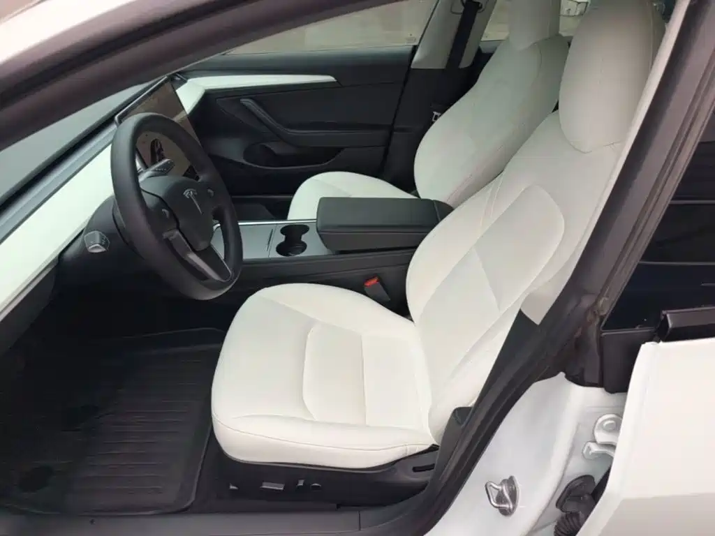 Tesla Model 3 — миниатюра 15