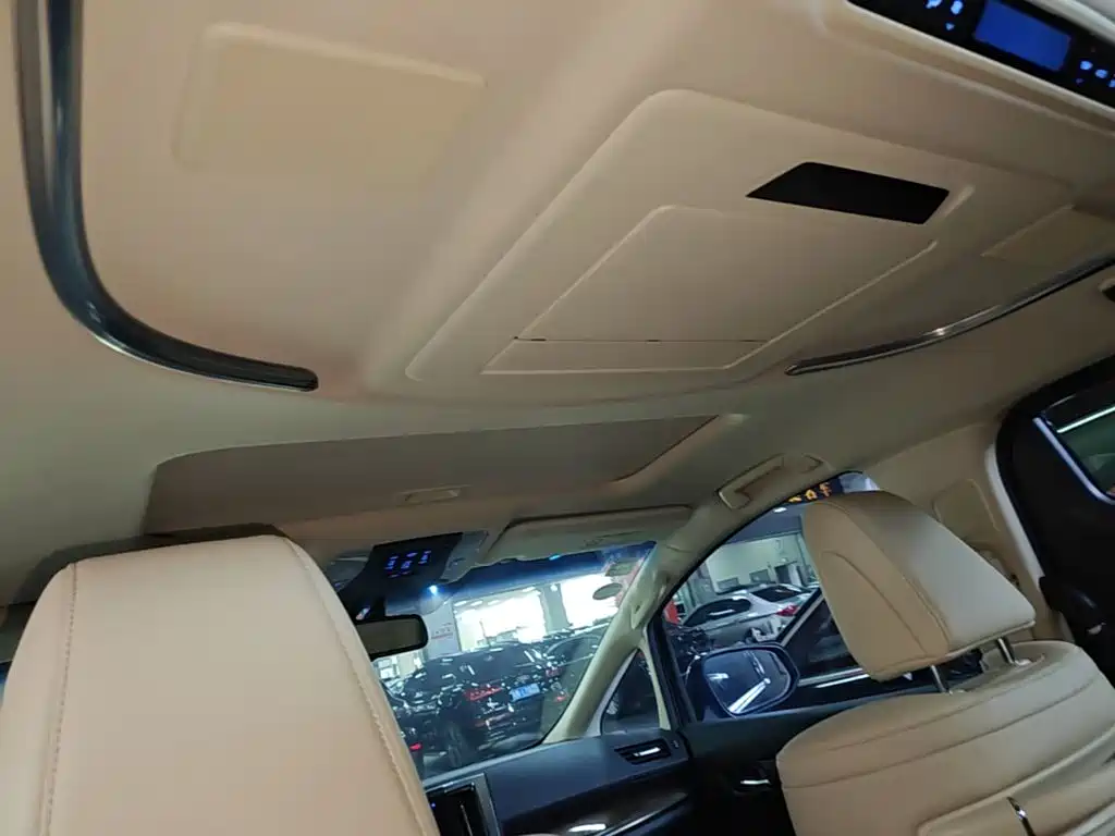 Toyota Alphard — миниатюра 18