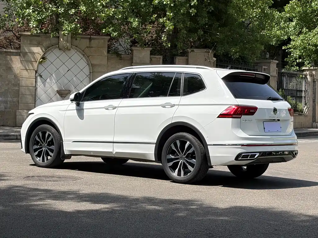 Volkswagen Tiguan L L 2024 330TSI AT R-Line