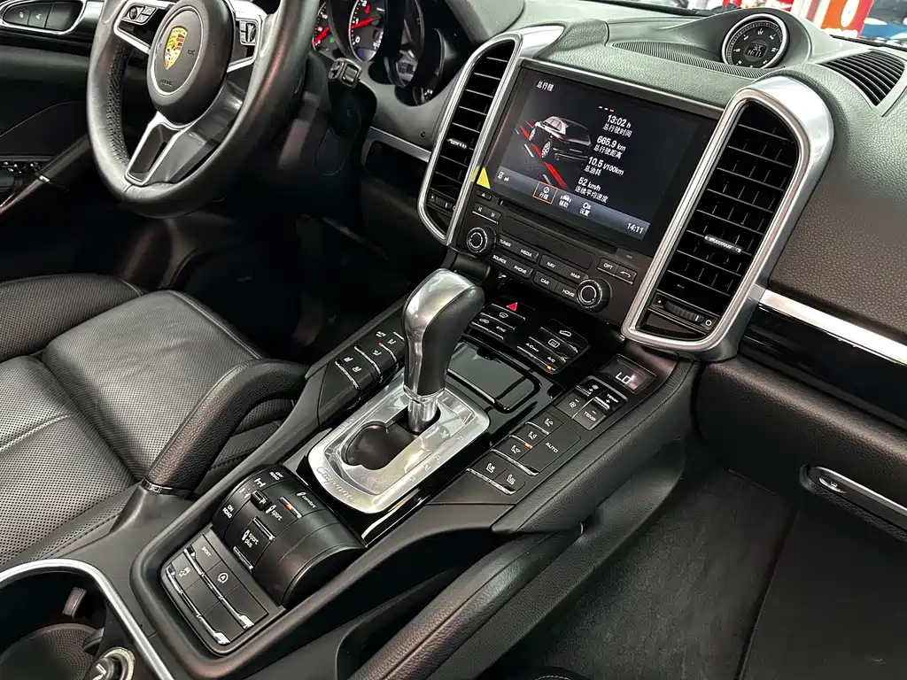 Porsche Cayenne — миниатюра 16