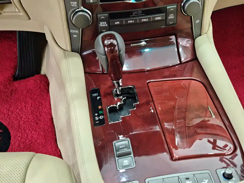 Lexus LS — миниатюра 14