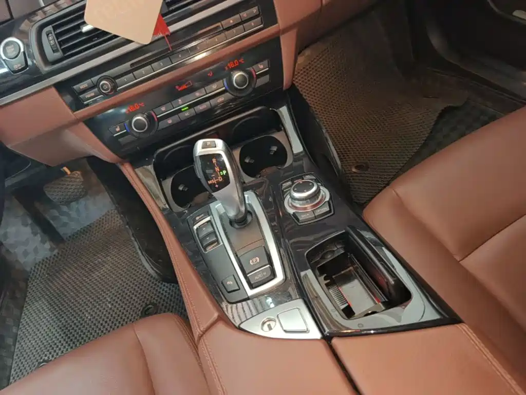 BMW 5 Series — миниатюра 14