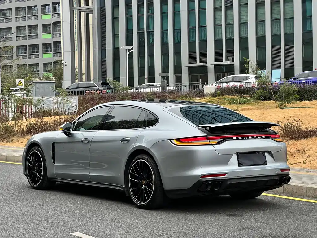 PORSCHE PANAMERA
