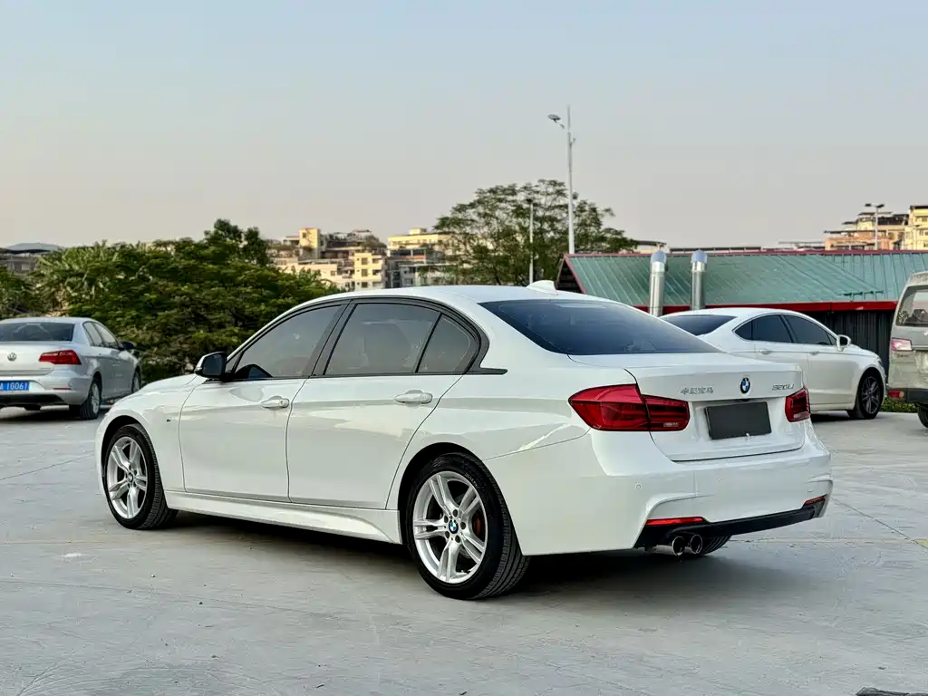BMW 3 SERIES
