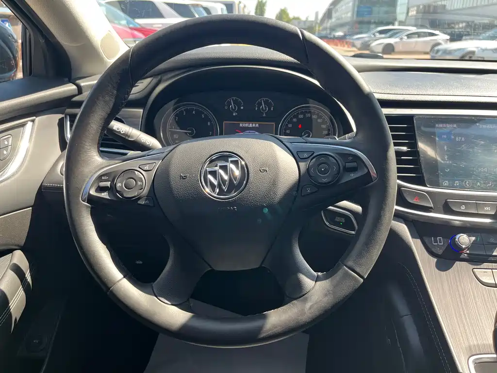 Buick LaCrosse — миниатюра 18