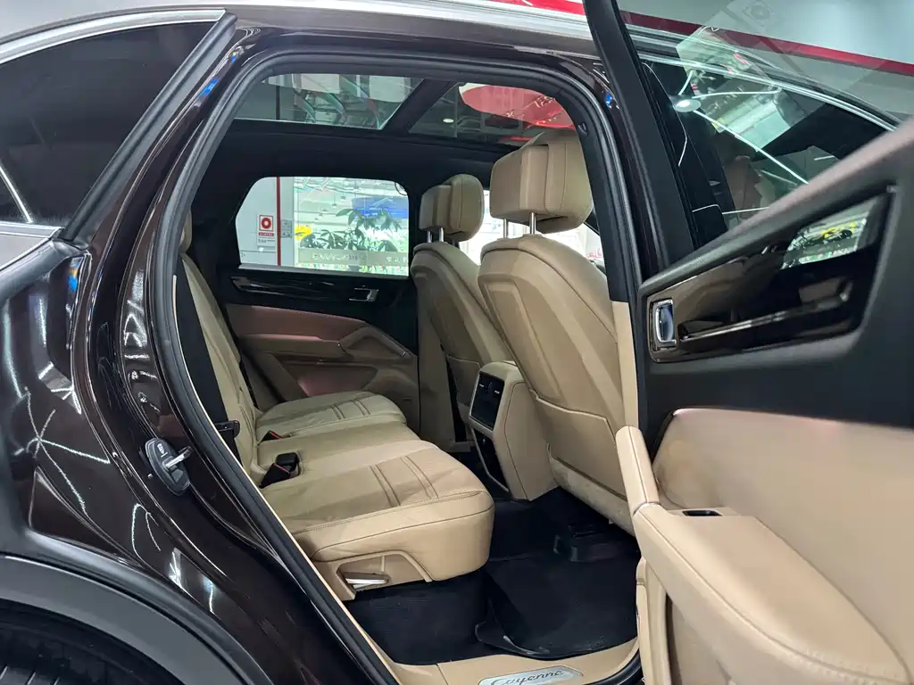 Porsche Cayenne — миниатюра 10