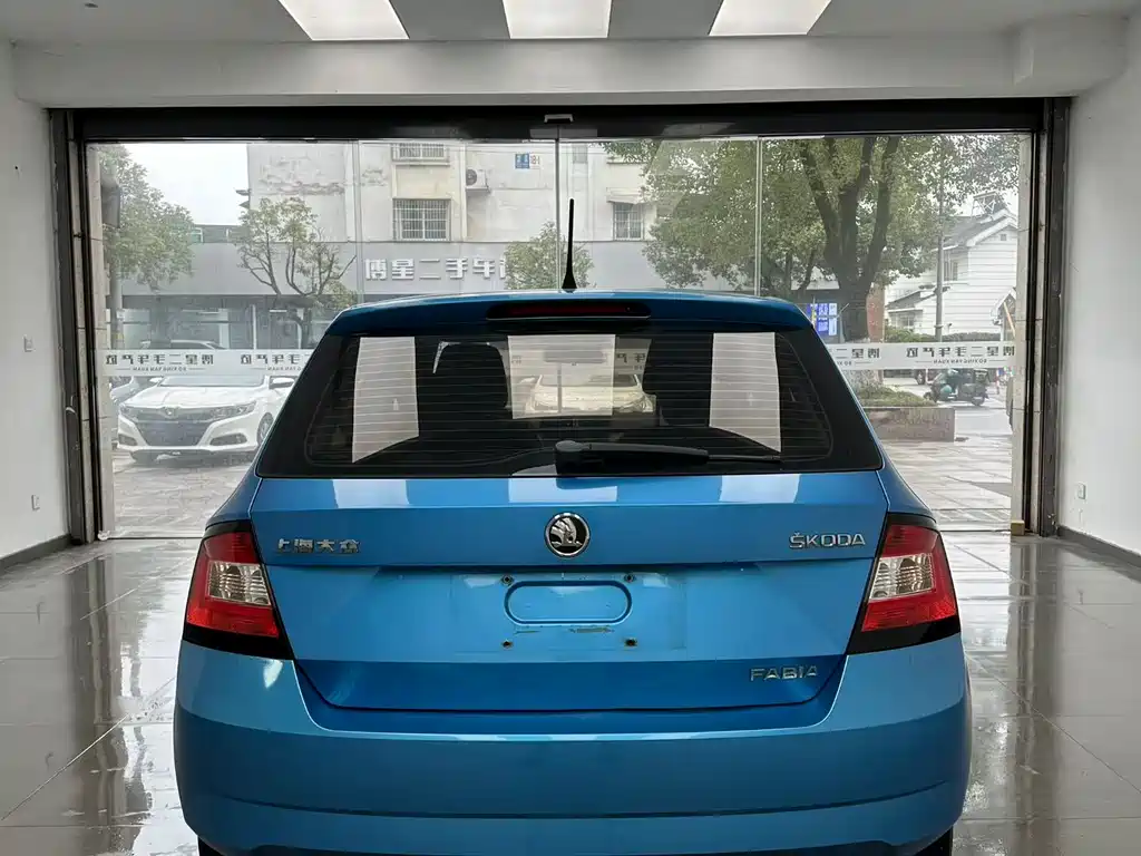 Skoda Fabia 1.4L Auto Forward Edition, фото 8