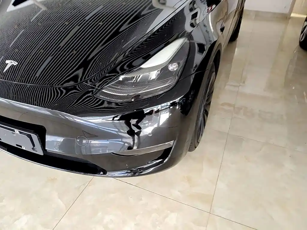 Tesla Model Y — миниатюра 24
