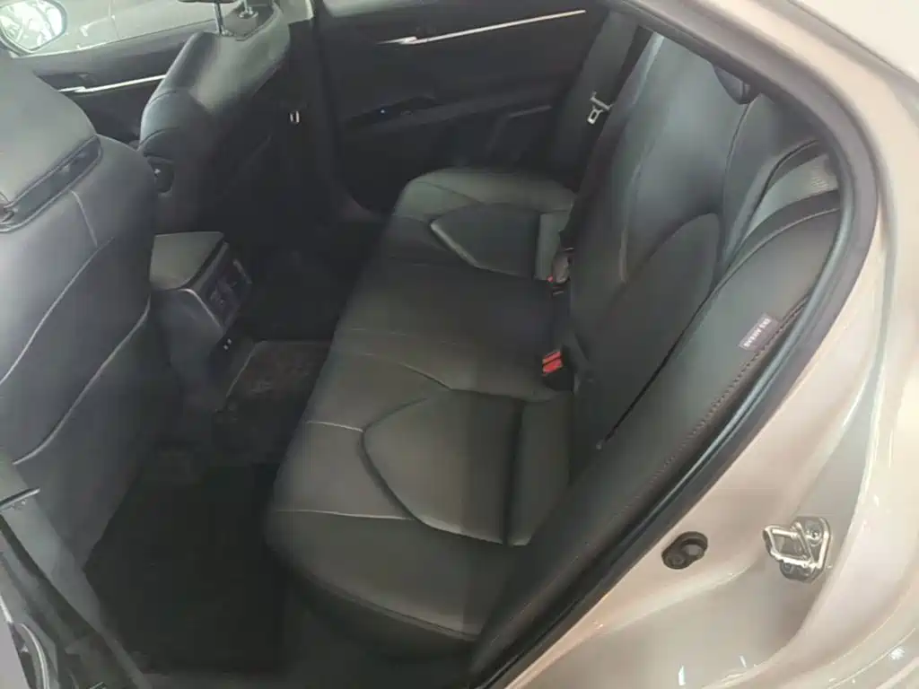 Toyota Camry — миниатюра 17