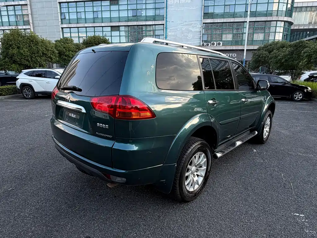 Mitsubishi Pajero Sport — миниатюра 6