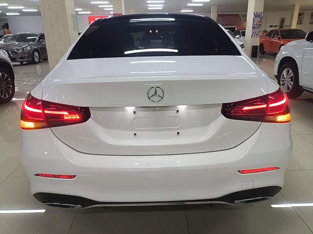 Mercedes-Benz A-Class 1.3 л 2021 г. Белый, пробег 42400 км
