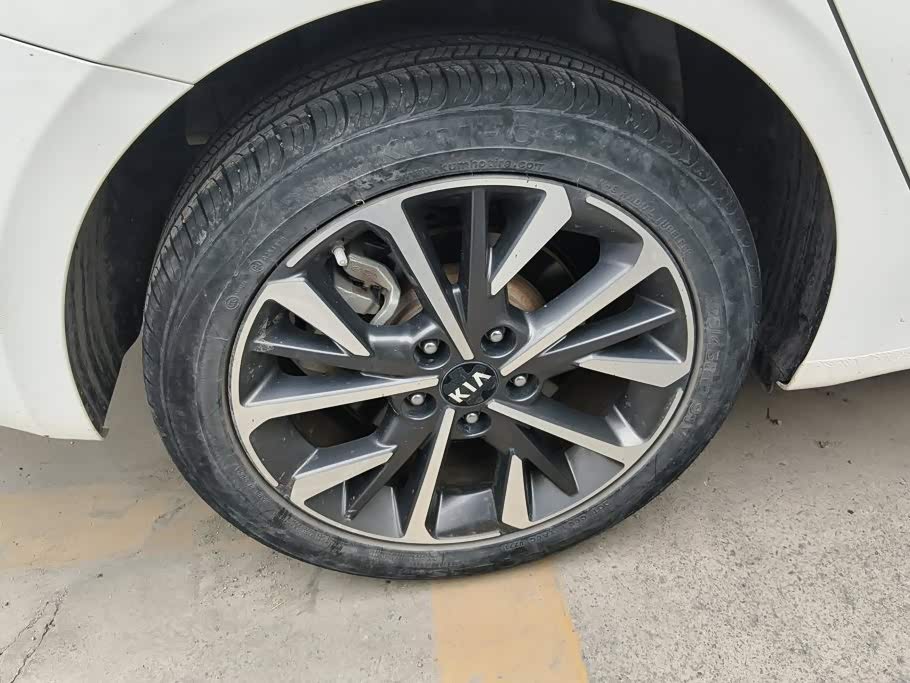 Kia K3 1.5 л 2021 г. Белый, пробег 30200 км