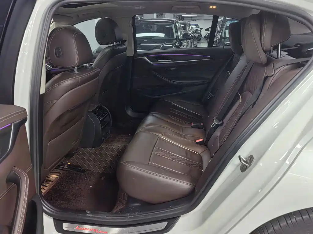 BMW 5 Series — миниатюра 8