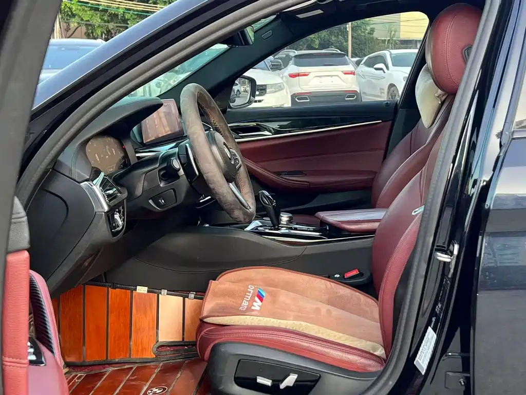BMW 5 Series — миниатюра 7
