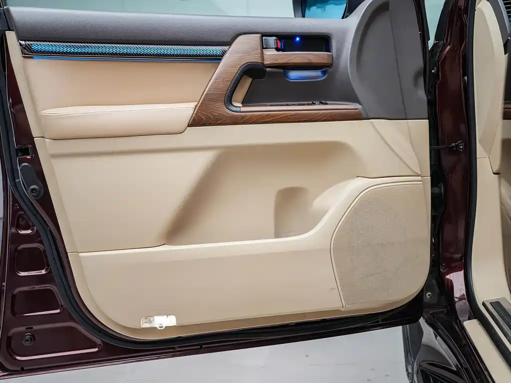 Toyota Land Cruiser 2017 4.6L AT