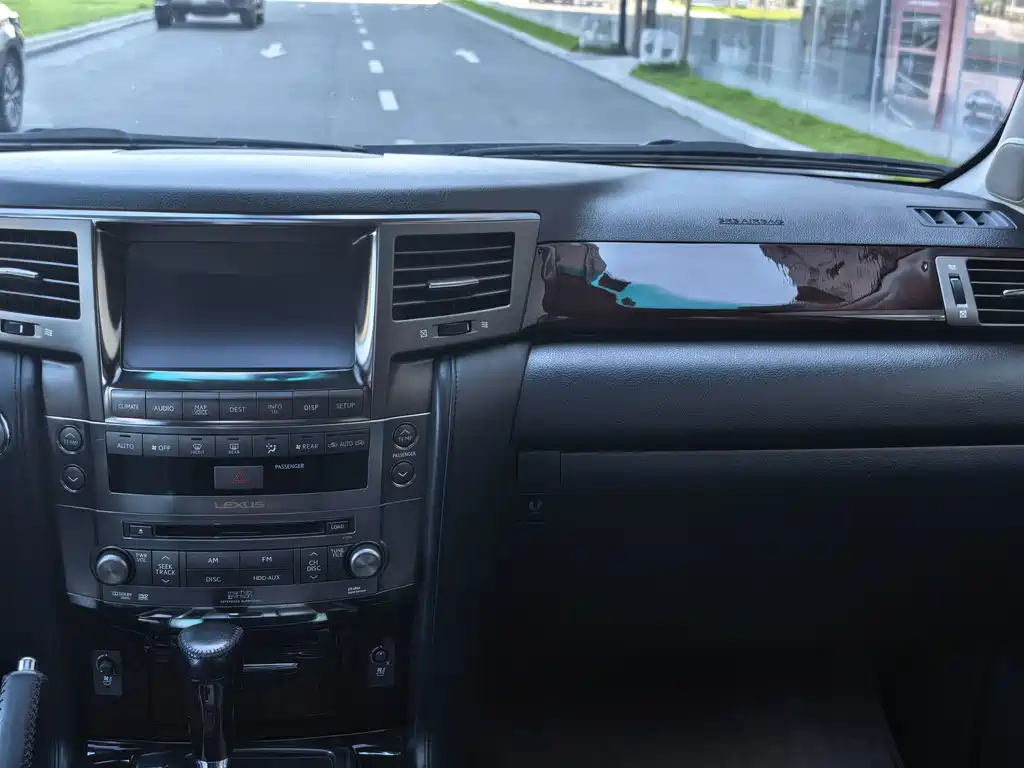 Lexus LX — миниатюра 16