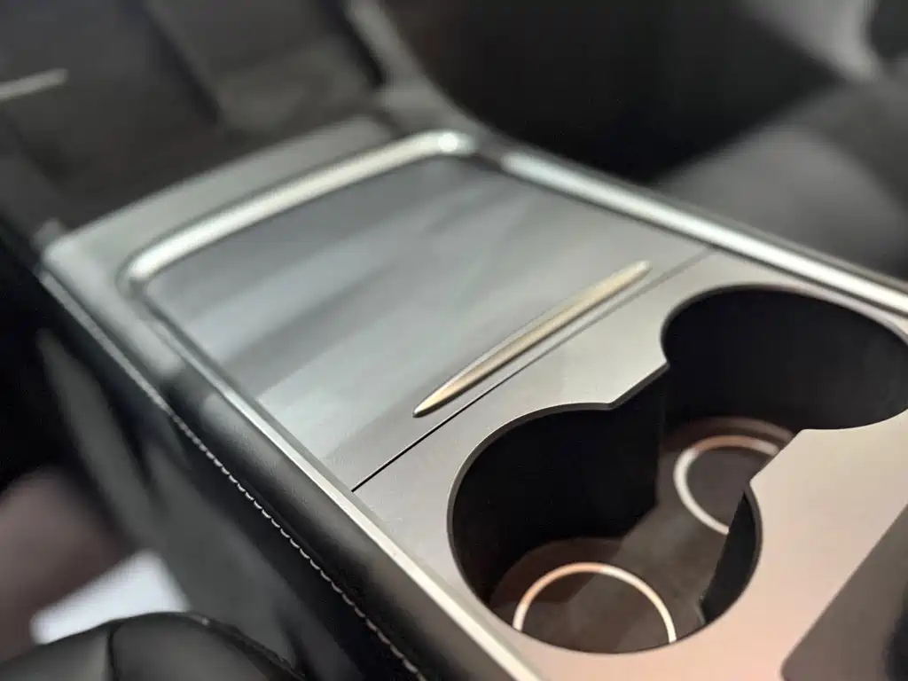 Tesla Model Y — миниатюра 11