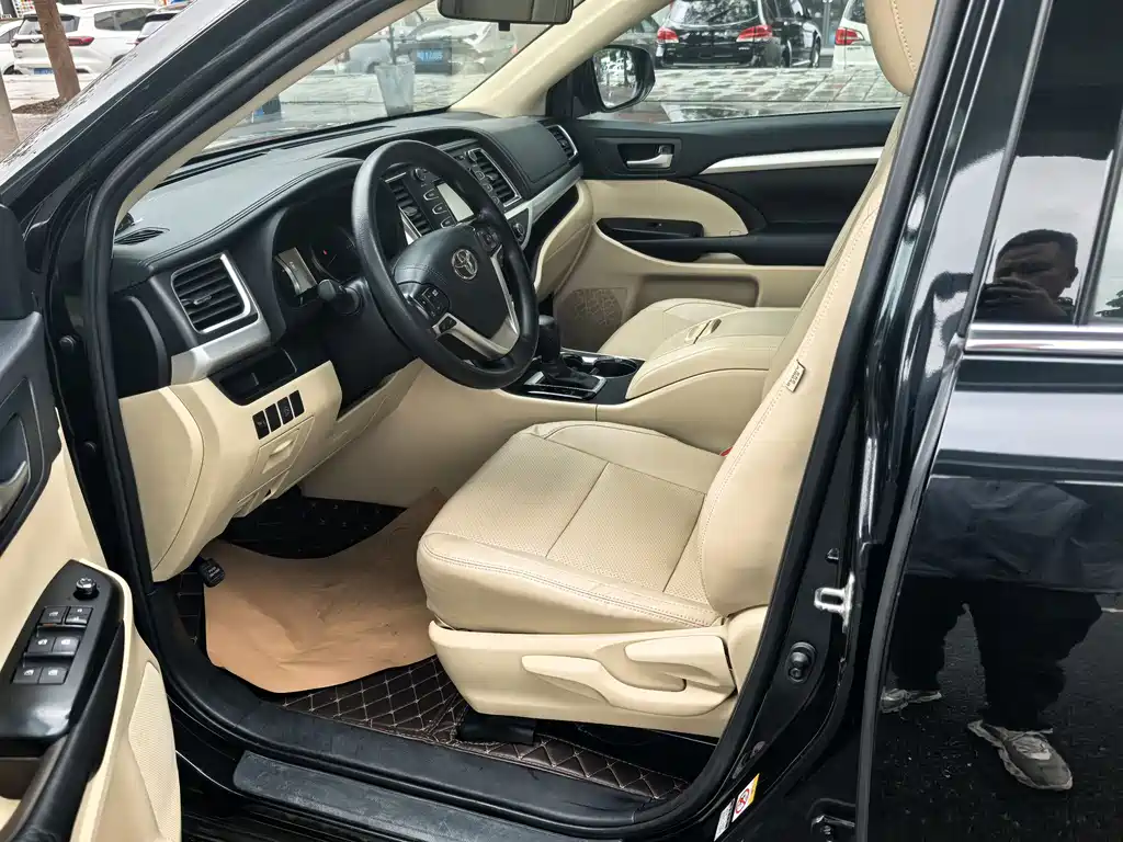 Toyota Highlander 2021 2.0T Elite 7 мест