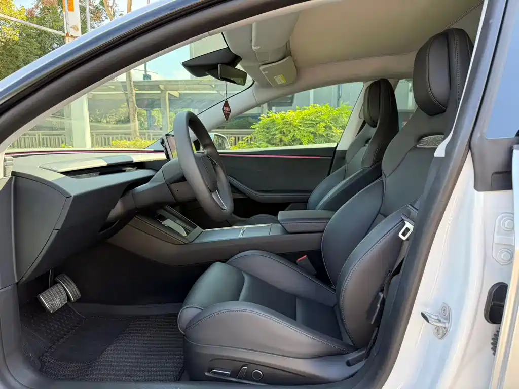 Tesla Model 3 — миниатюра 4