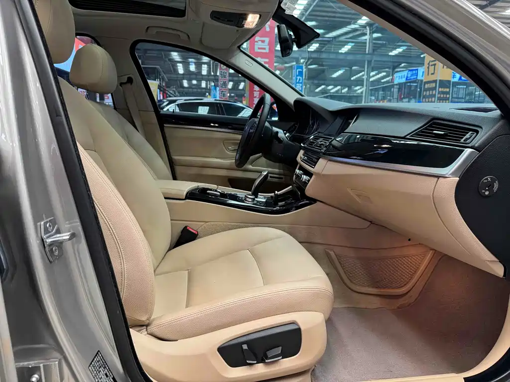 BMW 5 Series — миниатюра 7