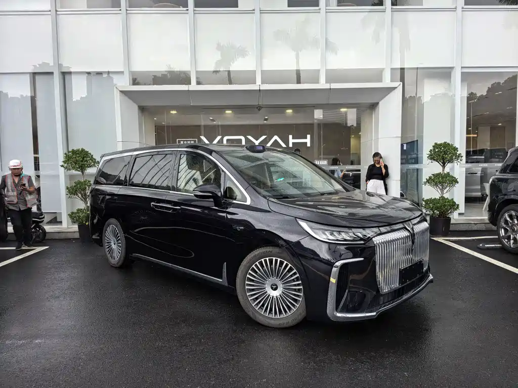 VOYAH Dreamer — миниатюра 3