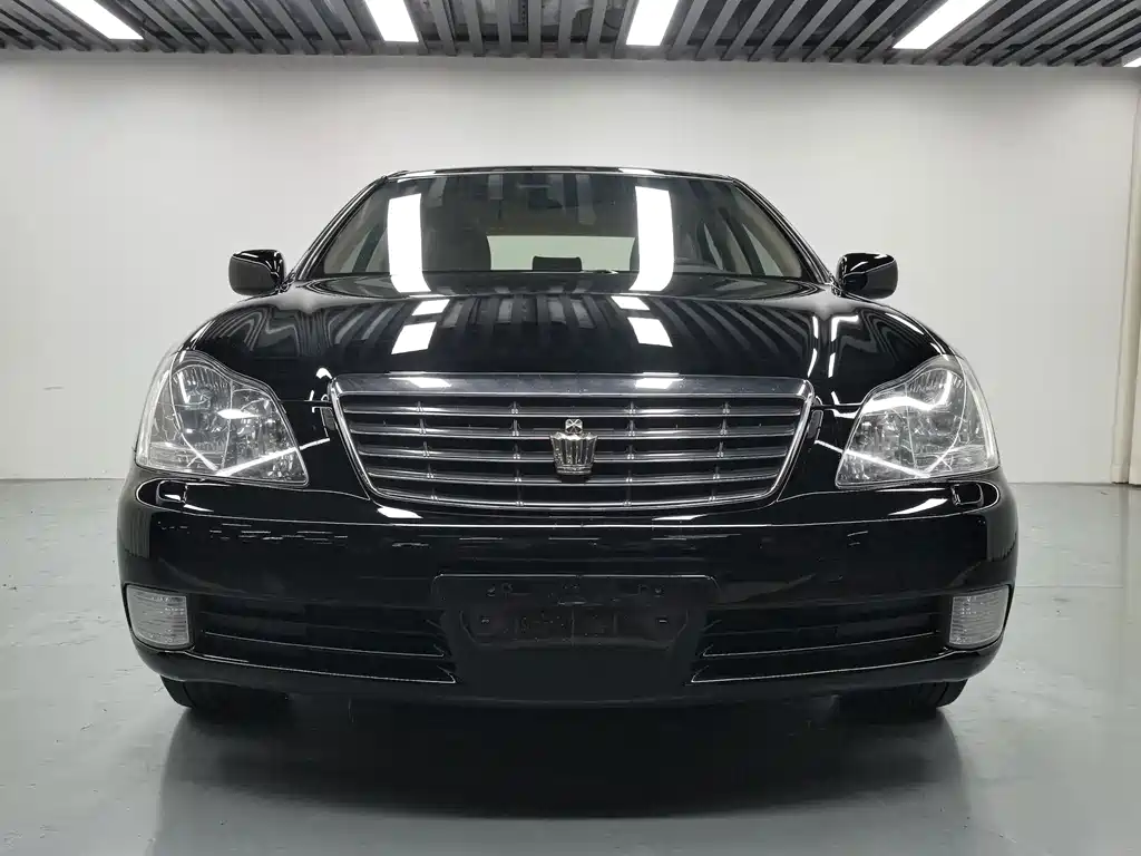 Toyota Crown — миниатюра 2