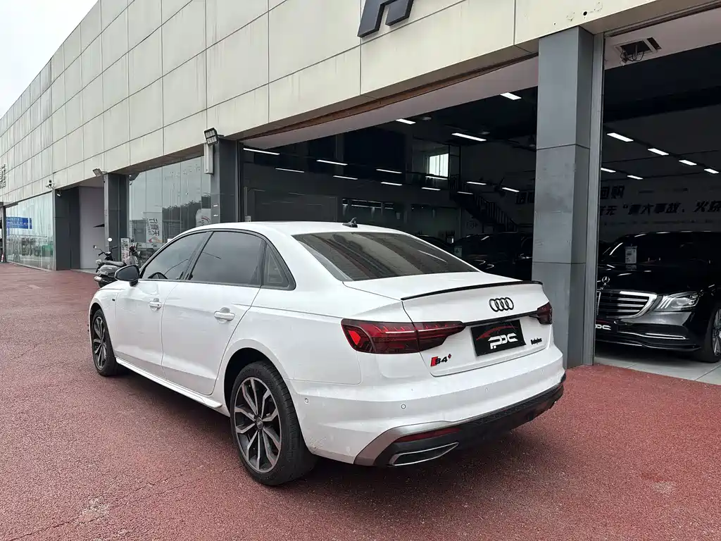 Audi A4L 2022 40 TFSI Luxury