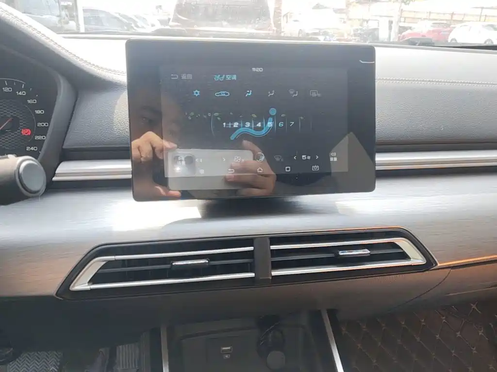 BYD Qin — миниатюра 13