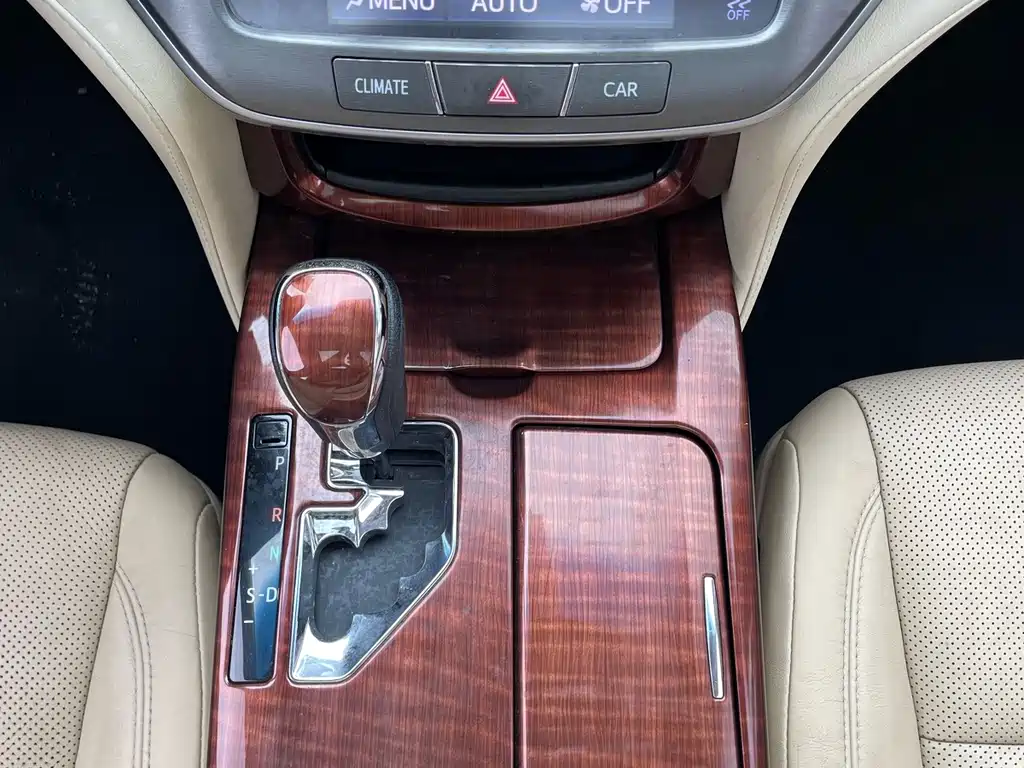 Toyota Crown — миниатюра 11