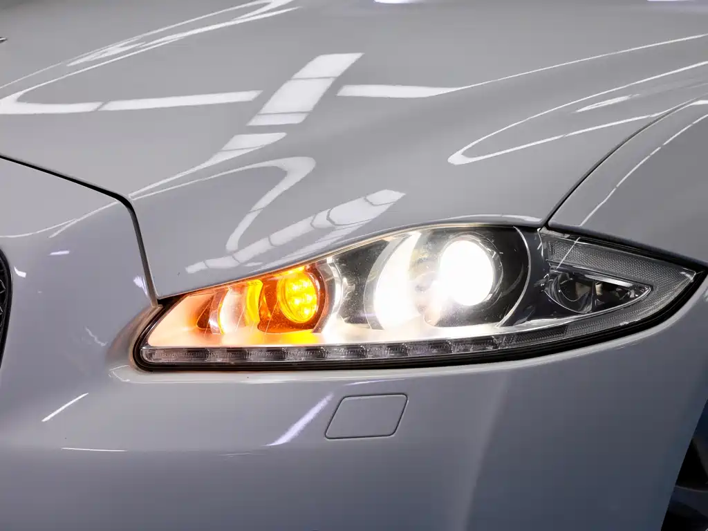Jaguar XJ — миниатюра 4