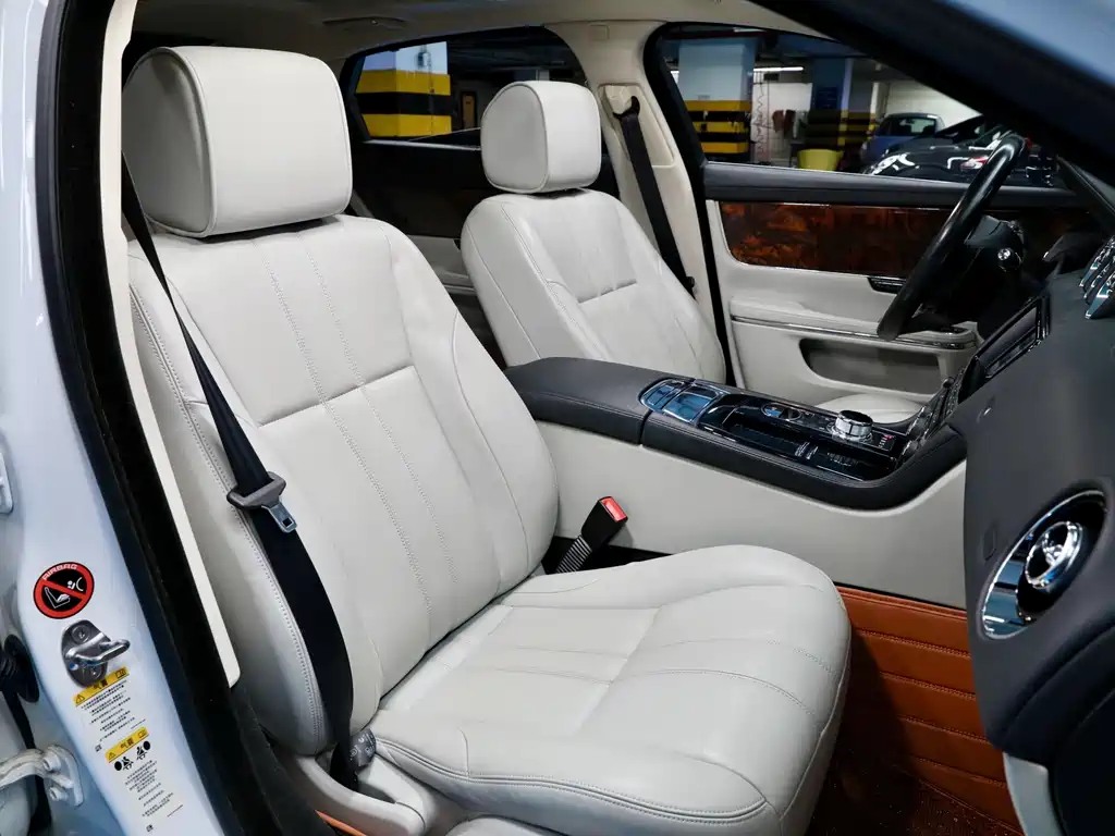 Jaguar XJ — миниатюра 11