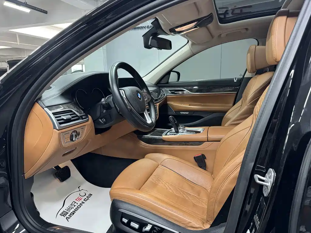 BMW 7 Series — миниатюра 8