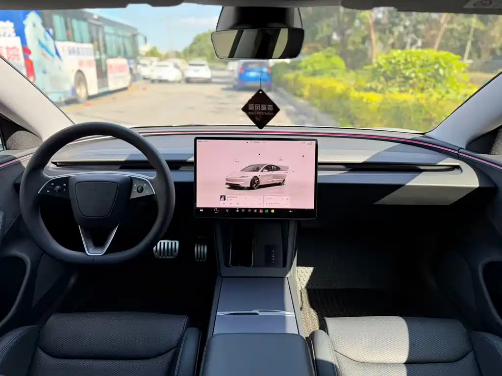 Tesla Model 3 — миниатюра 5