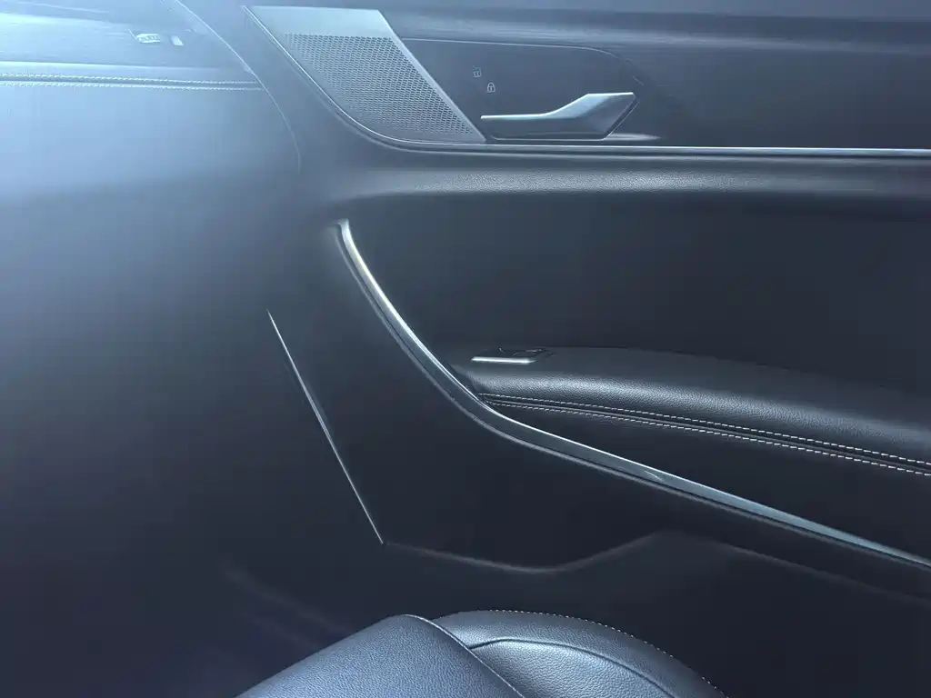 Jaguar XFL — миниатюра 12