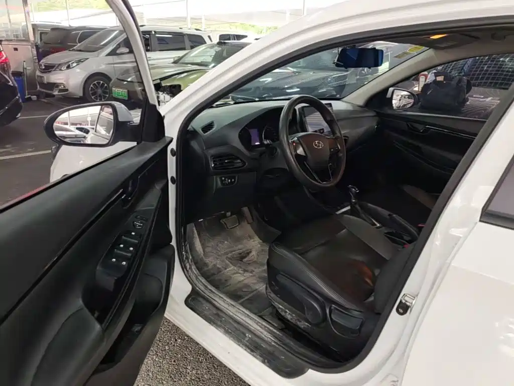 Hyundai Elantra — миниатюра 16
