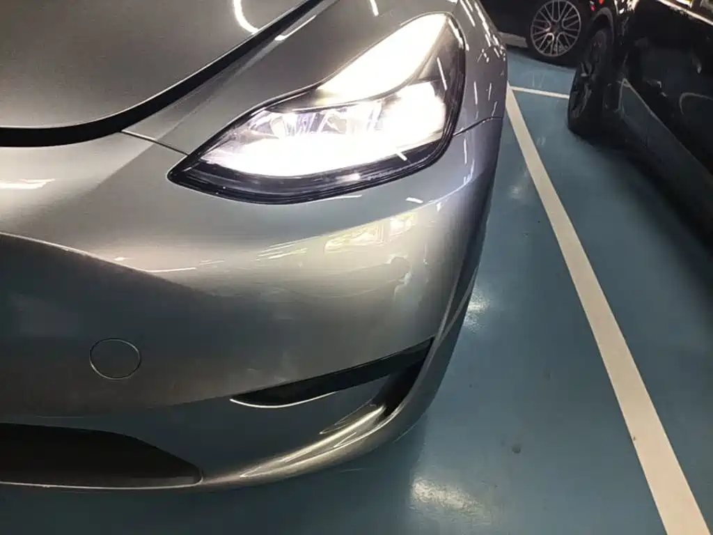 Tesla Model Y — миниатюра 24