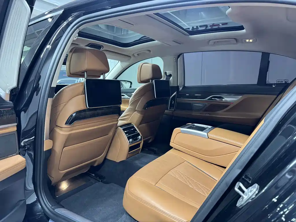 BMW 7 Series — миниатюра 12