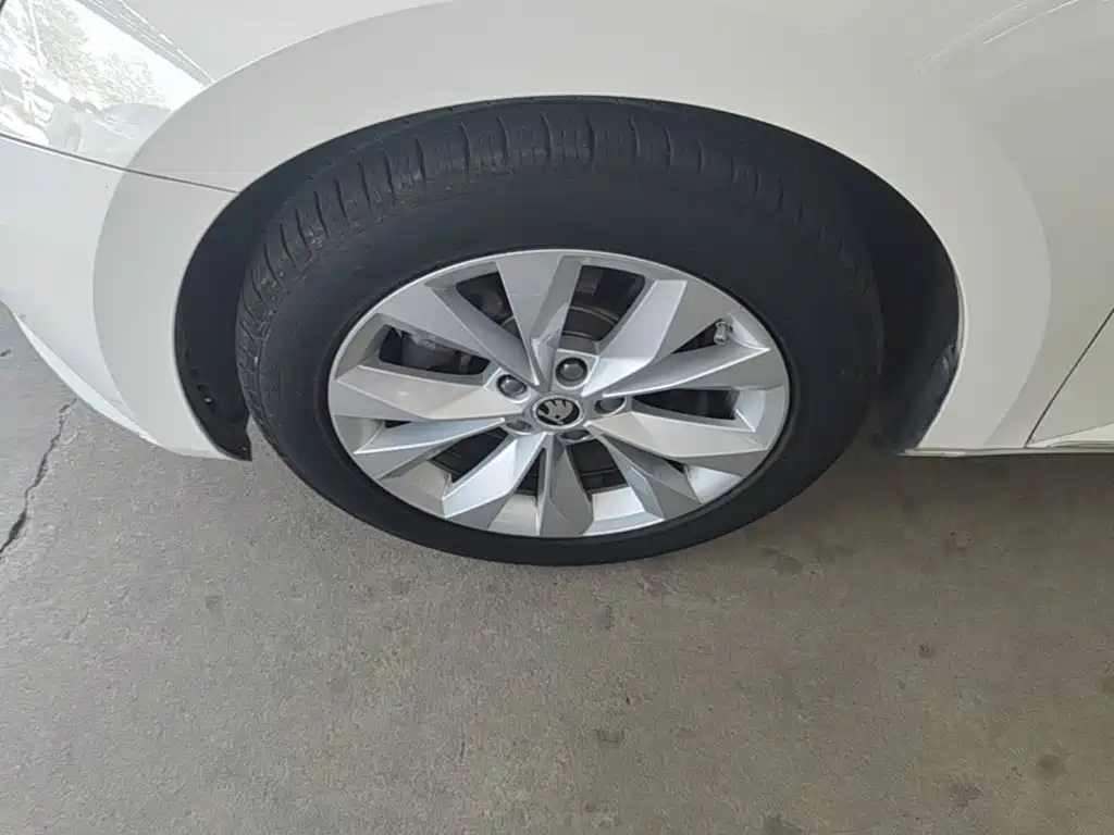 Skoda Superb — миниатюра 23