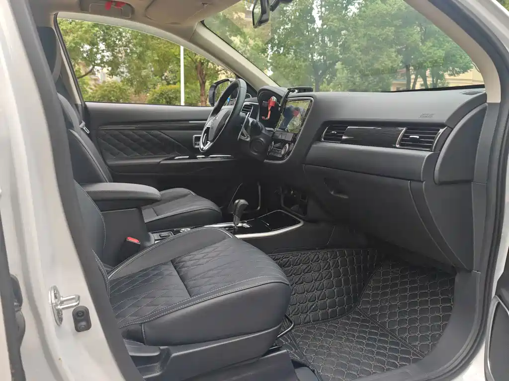 Mitsubishi Outlander — миниатюра 23