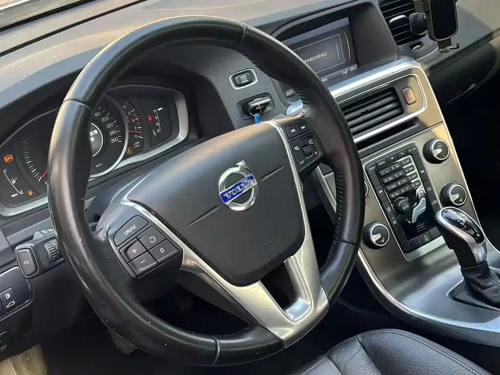 Volvo S60 (Import) — миниатюра 3