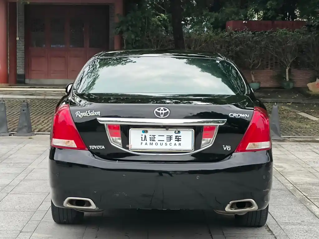 Toyota Crown — миниатюра 15