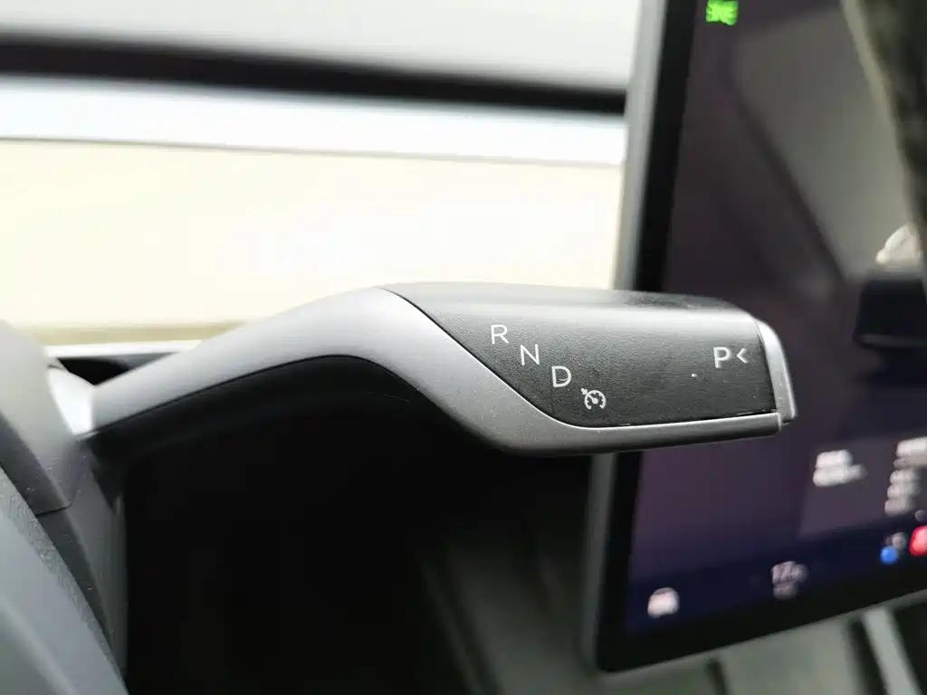 Tesla Model Y — миниатюра 13