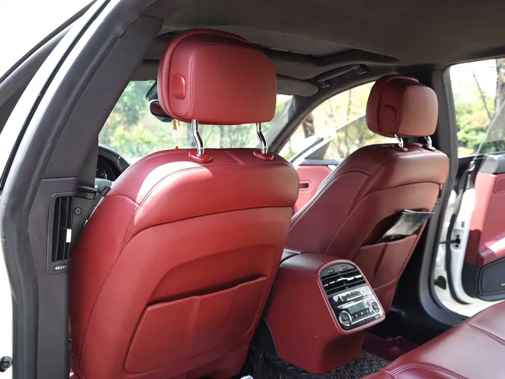 Maserati Quattroporte — миниатюра 12