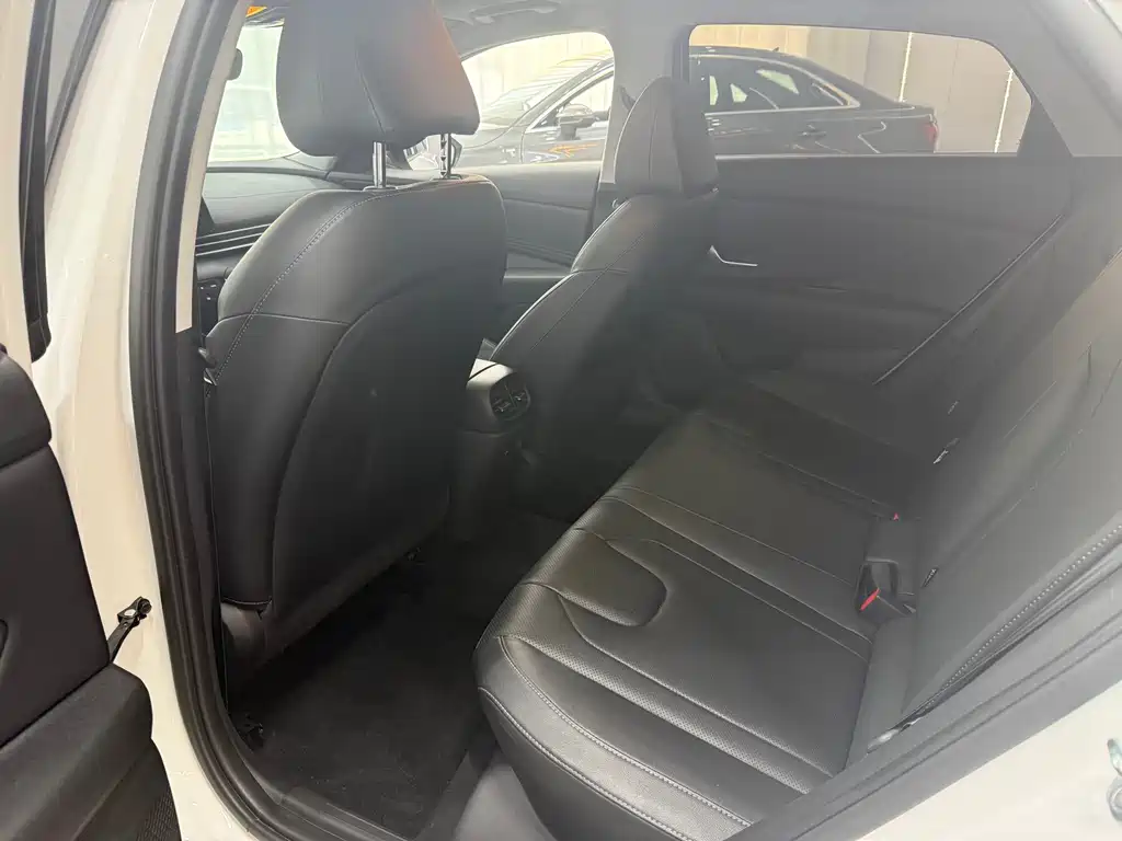 Hyundai Elantra — миниатюра 5