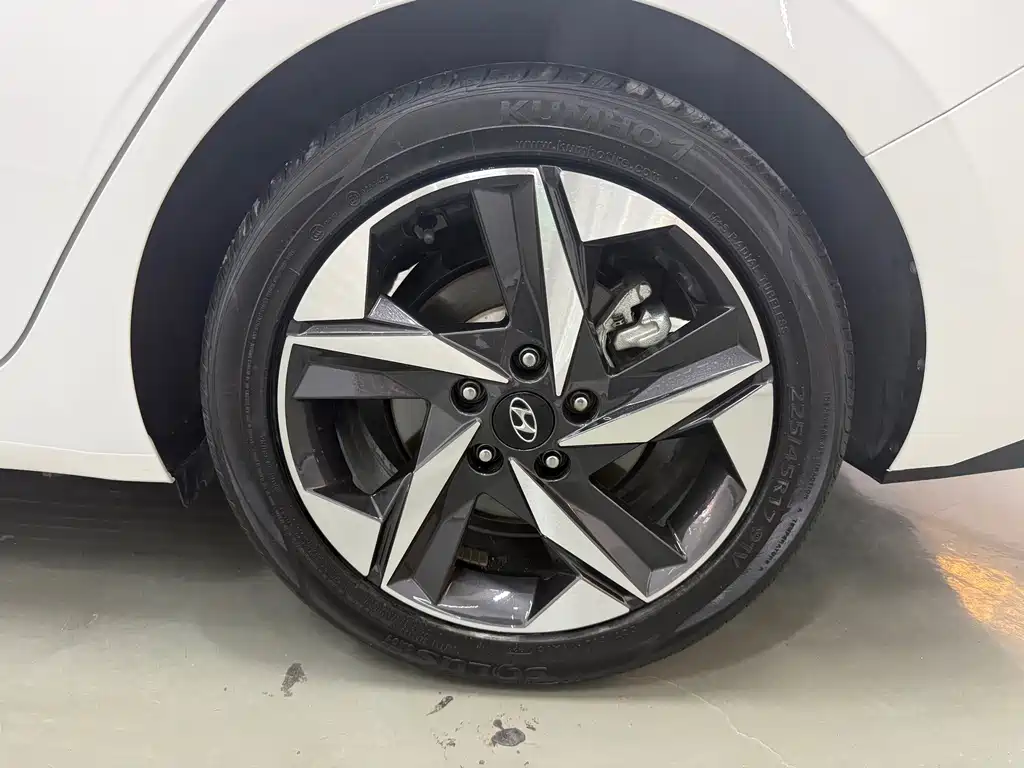 Hyundai Elantra — миниатюра 19